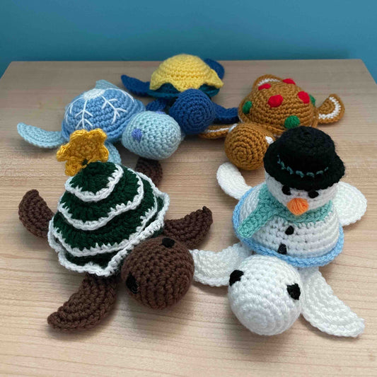 No-Sew Christmas Turtle Amigurumi Plushies