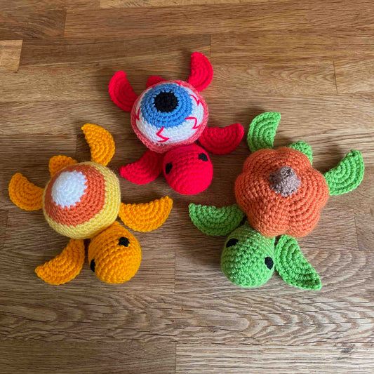 No-Sew Halloween Turtle Amigurumi Plushies
